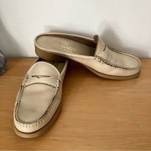 Sebago Leather Dan Clog Waxy Mule Loafers in Cream, size 8.5